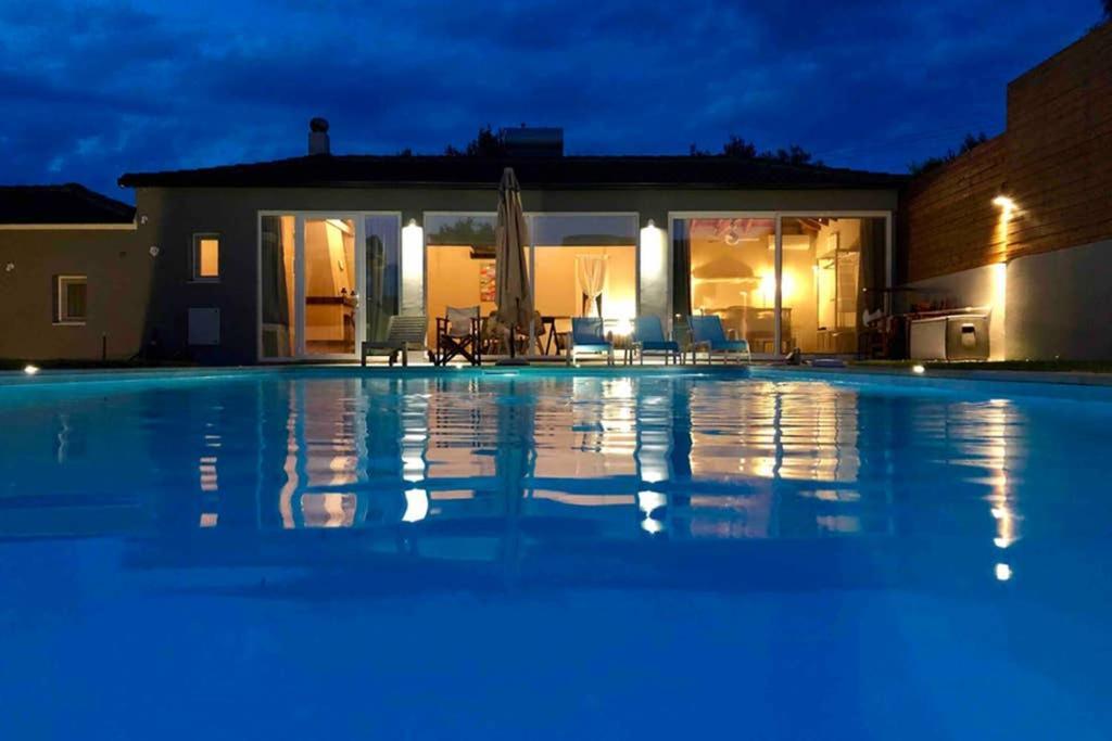 Вілла Sunlit Pool House Posidhonia  Екстер'єр фото